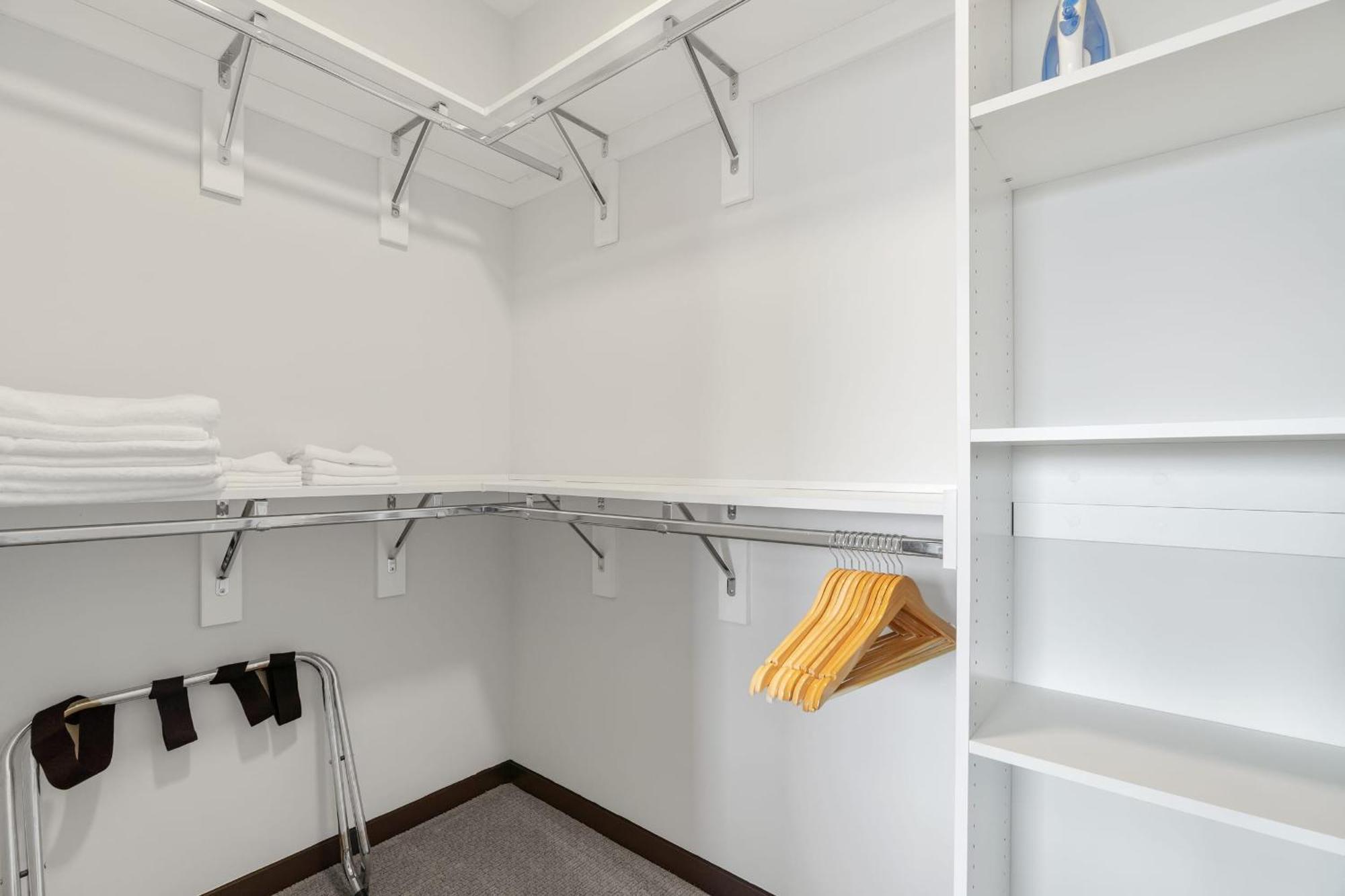 Cozysuites On Mass With Garage Parking #7 印第安納波利斯 外观 照片