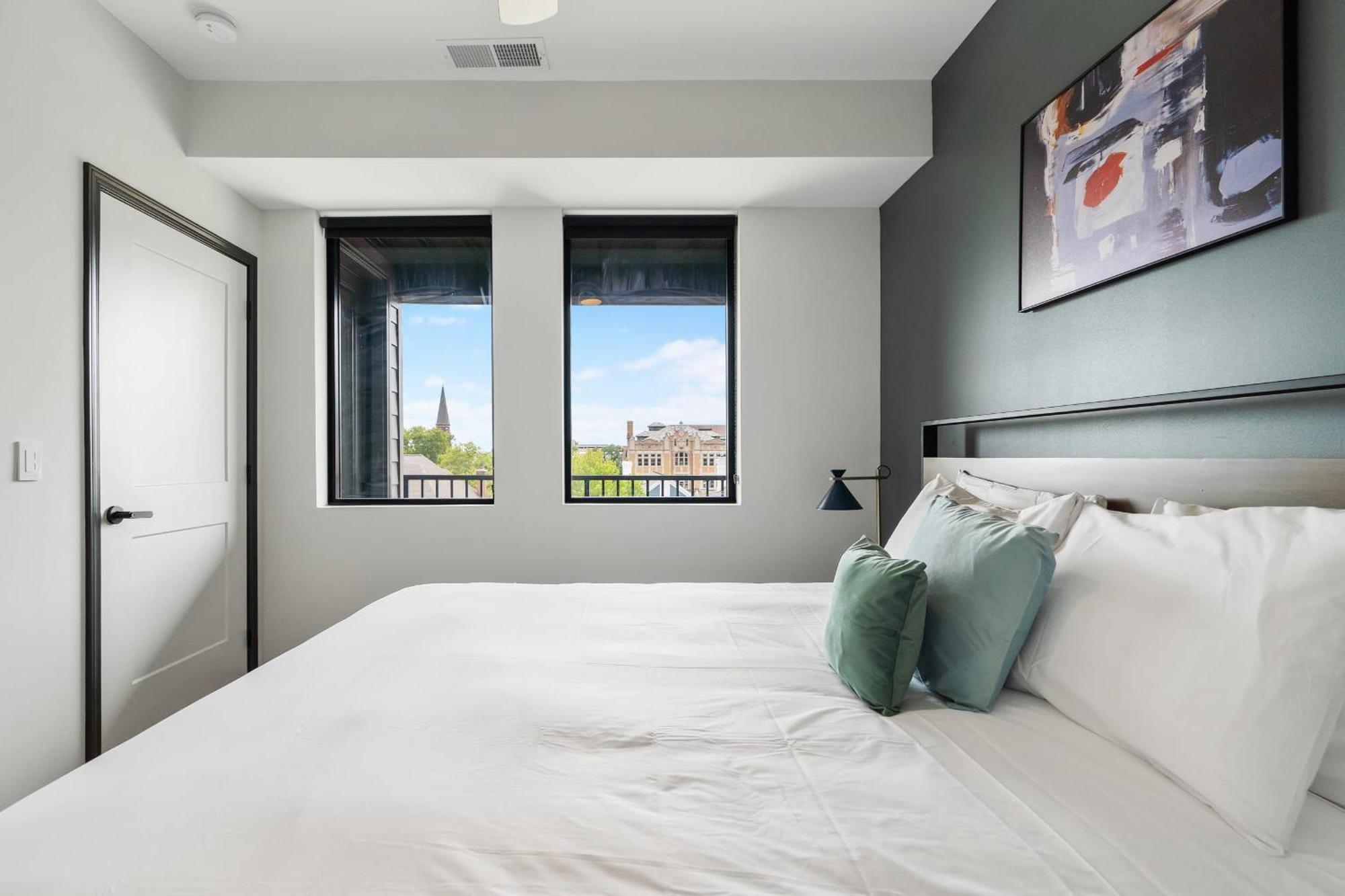 Cozysuites On Mass With Garage Parking #7 印第安納波利斯 外观 照片